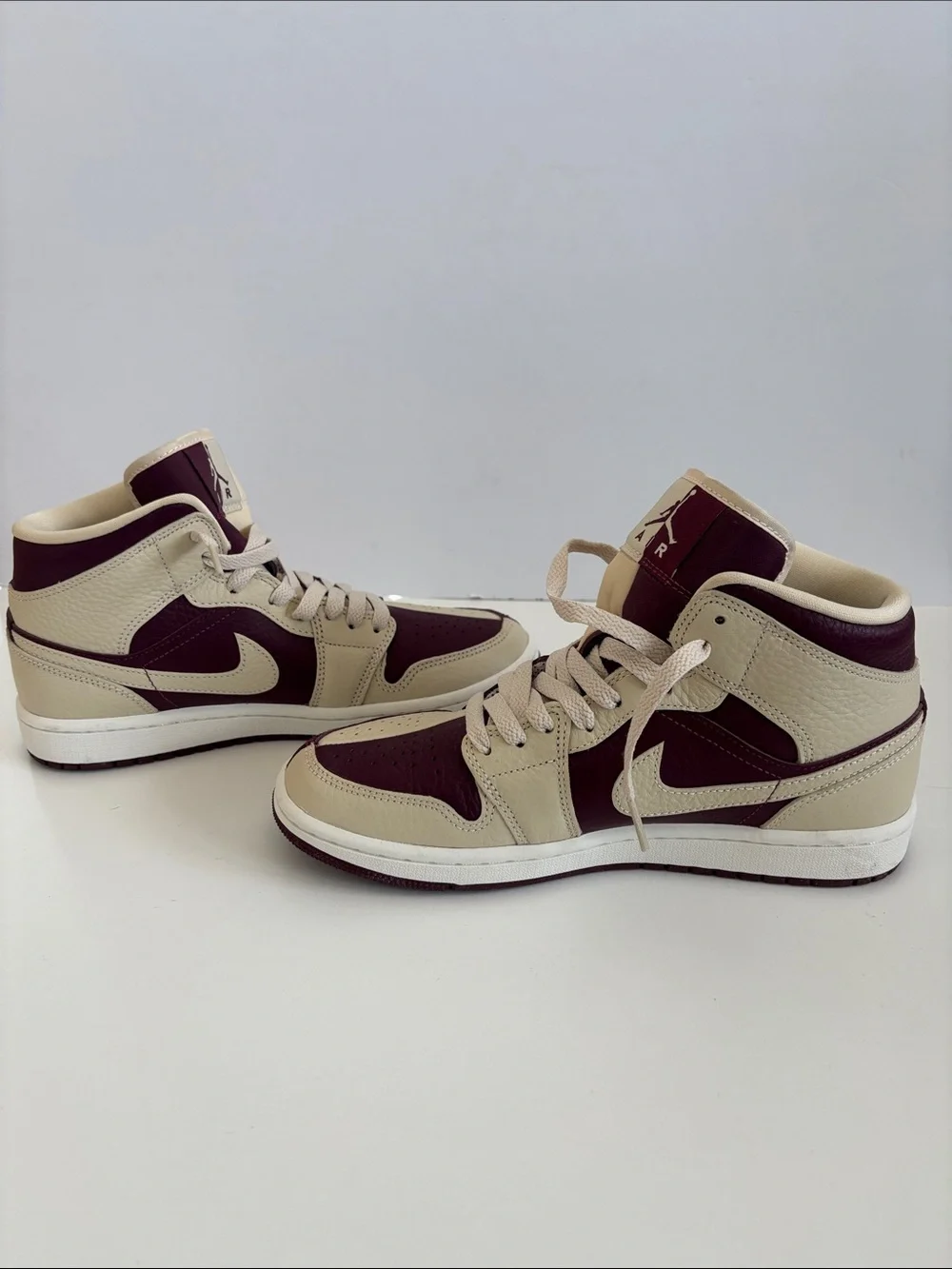Jordan 1 Mid SE Split Beach Cherrywood (cream burgundy) never worn